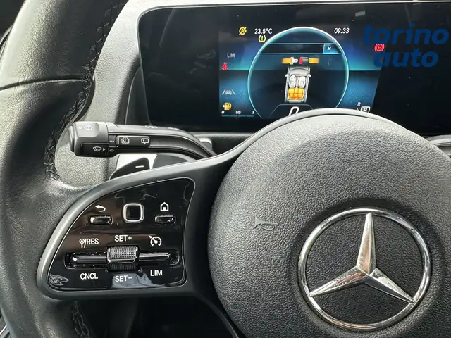 Mercedes-Benz GLB view 18