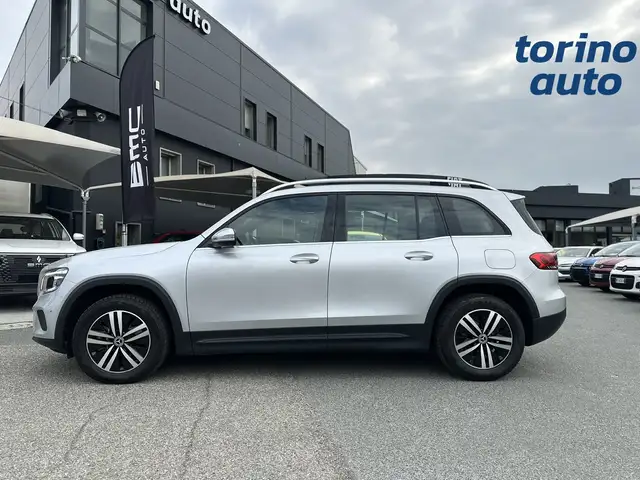 Mercedes-Benz GLB view 4