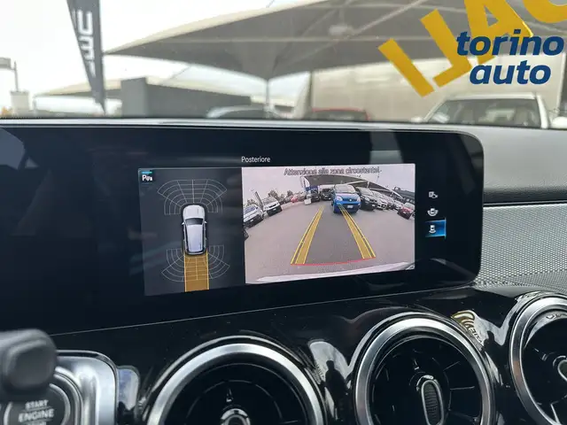 Mercedes-Benz GLB view 22