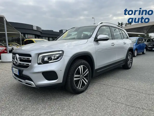 Mercedes-Benz GLB view 3