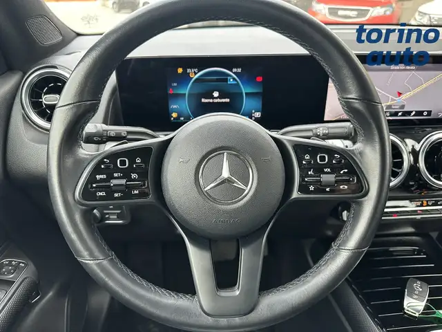 Mercedes-Benz GLB view 17