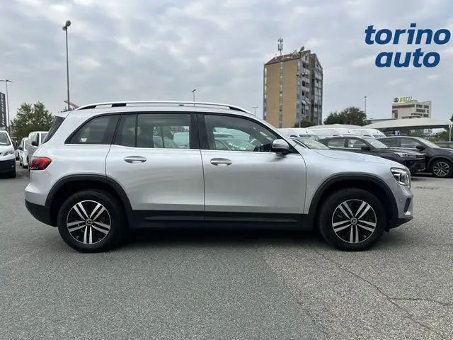 Mercedes-Benz GLB view 8
