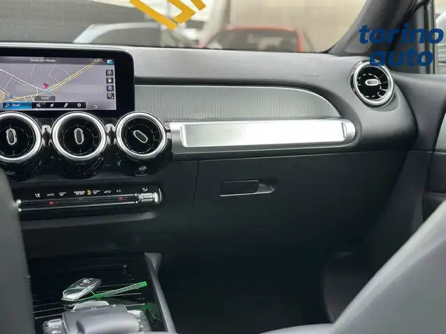 Mercedes-Benz GLB view 15