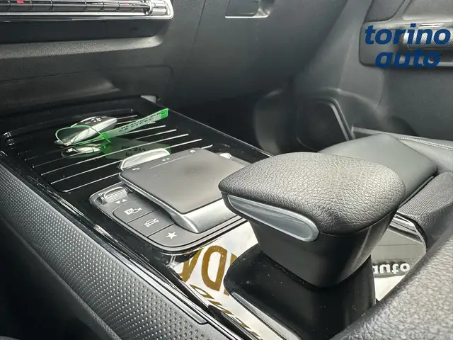 Mercedes-Benz GLB view 23
