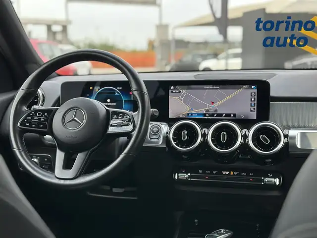 Mercedes-Benz GLB view 16