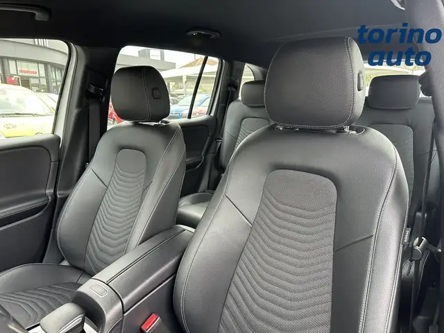 Mercedes-Benz GLB view 11