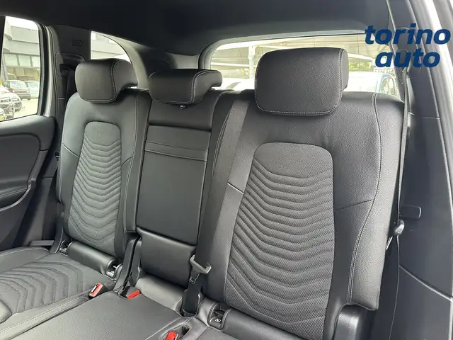 Mercedes-Benz GLB view 12