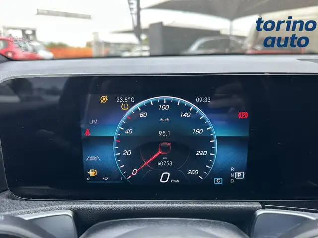 Mercedes-Benz GLB view 20