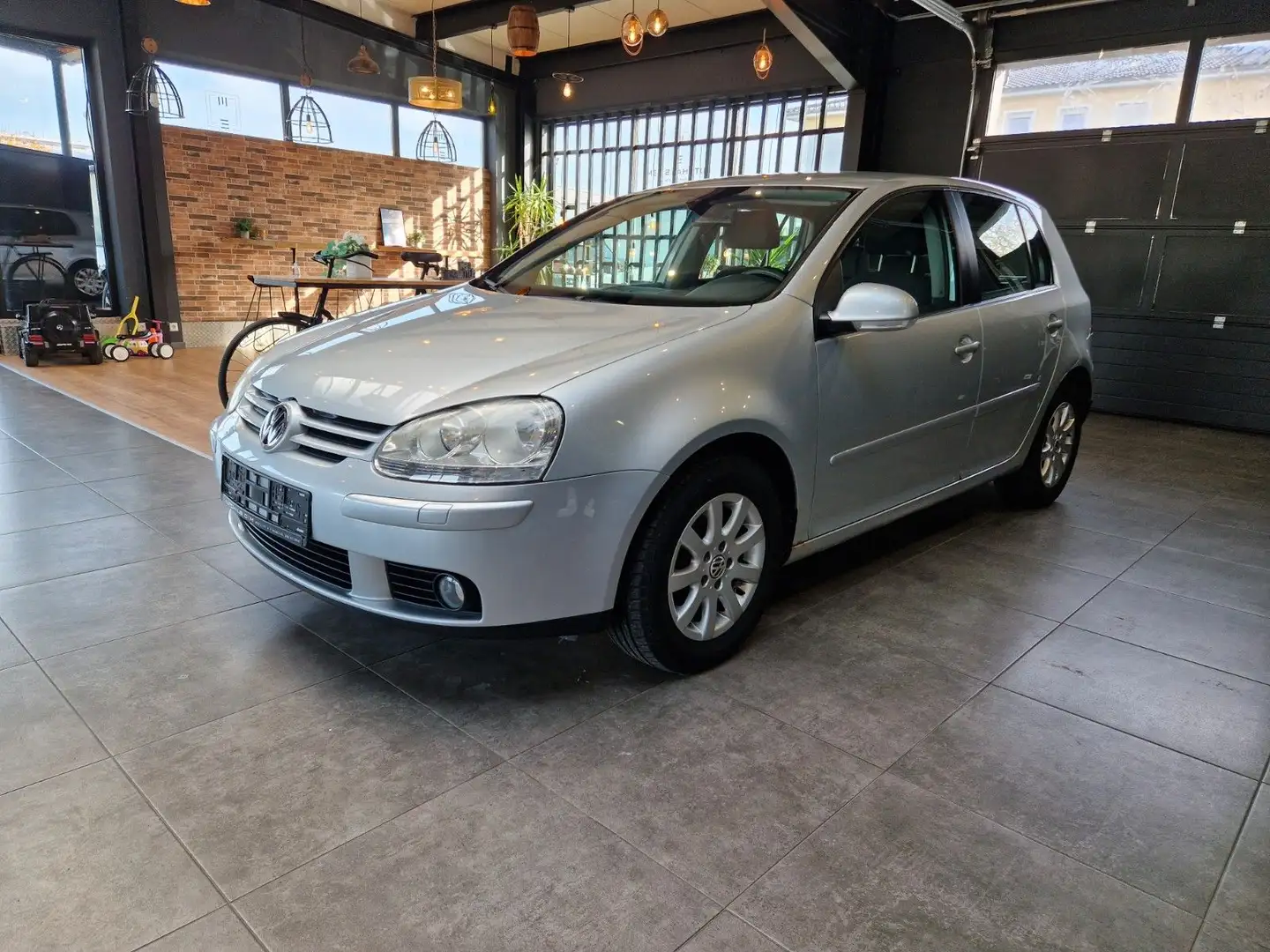 Volkswagen Golf V Comfortline 1.6FSI*Navi*Temp*PDC*Klimaaut Silber - 2
