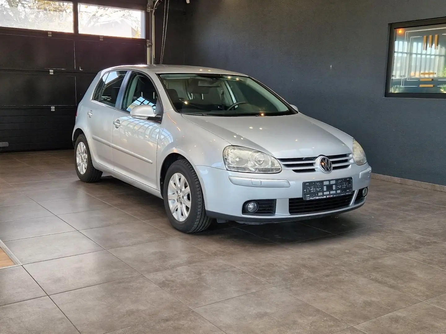 Volkswagen Golf V Comfortline 1.6FSI*Navi*Temp*PDC*Klimaaut Silber - 1
