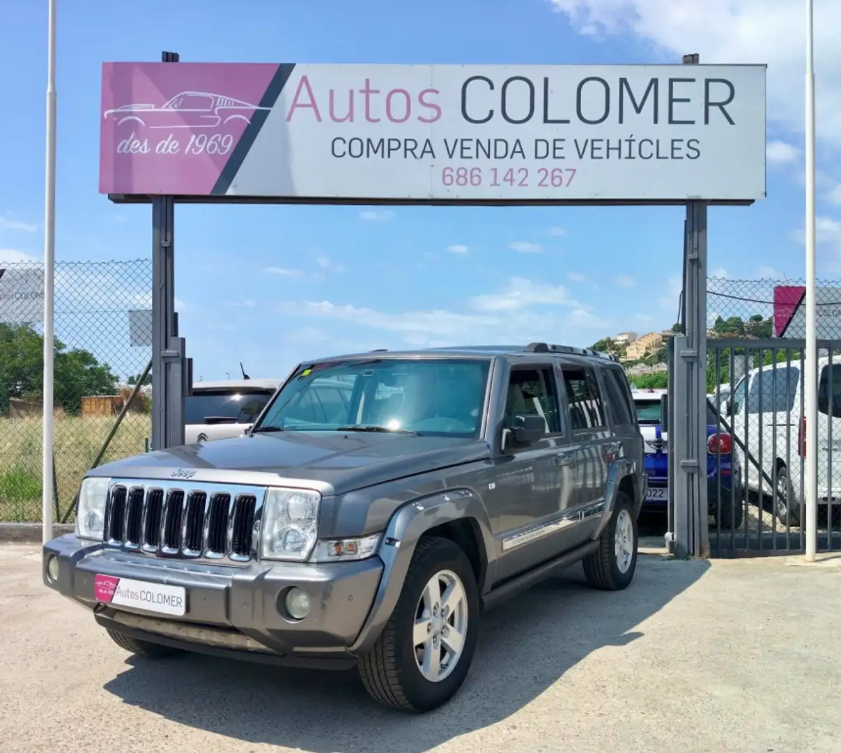 Jeep Commander 3.0CRD Limited Aut. Grau - 2