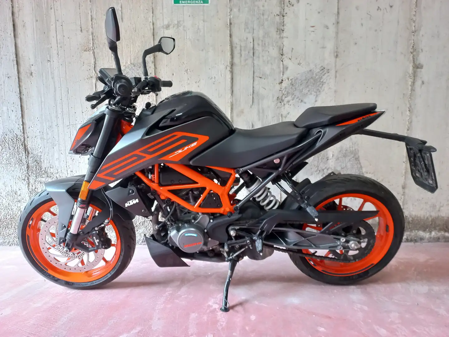 KTM 125 Duke Negro - 1
