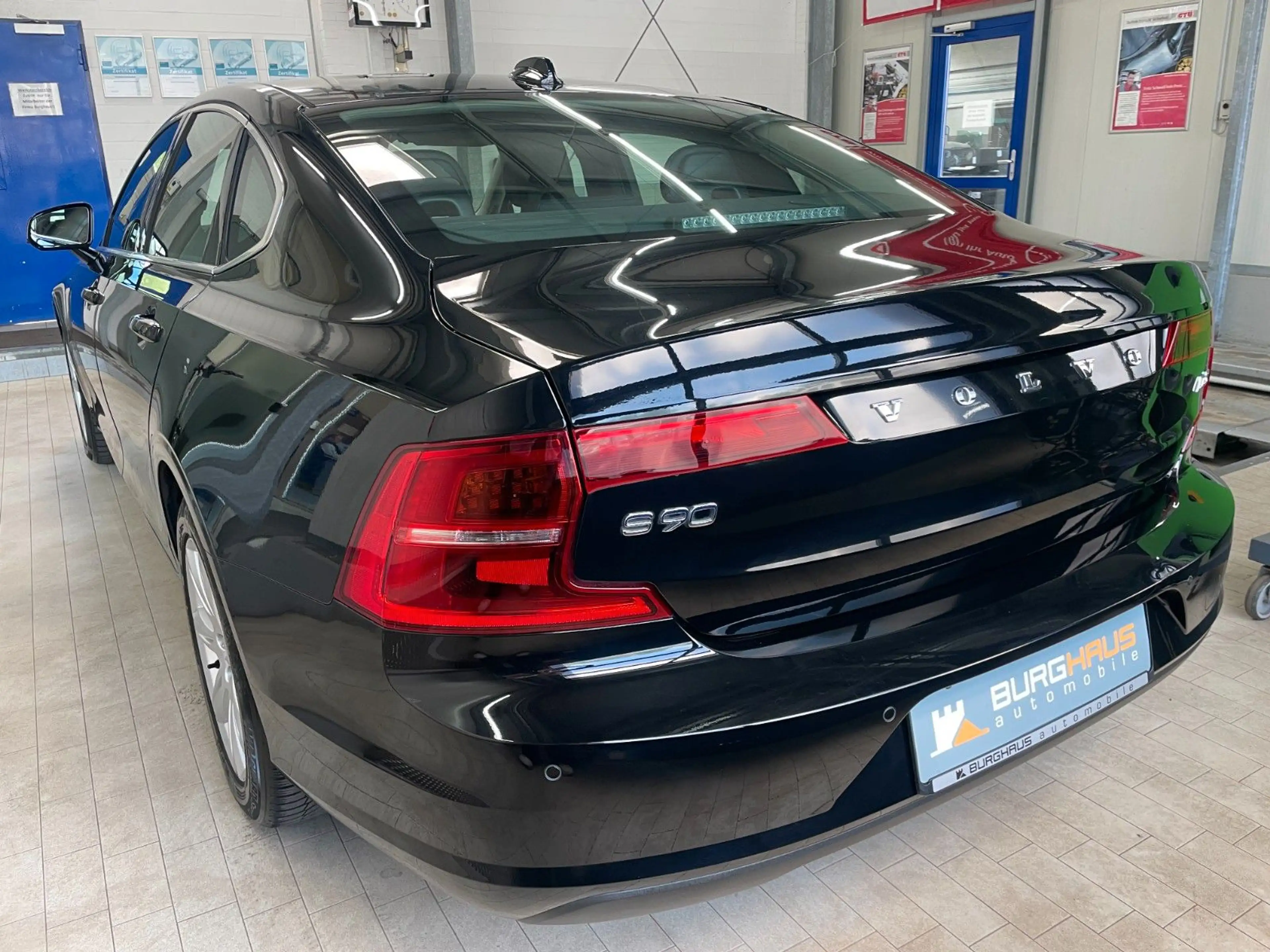 Volvo S90 LIM MOMENTUM/LEDER/SENUS/NAVI/ACC/SPUR/PDC — photo 4