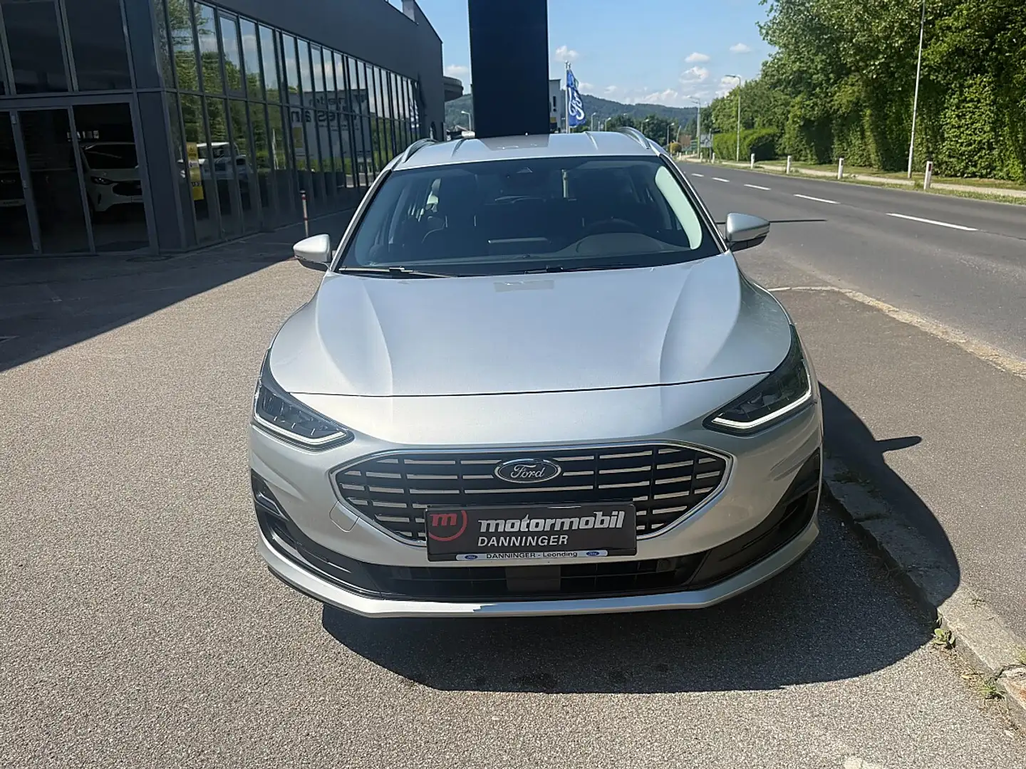 Ford Focus Turnier 1,0 EcoBoost Hybrid Titanium Silber - 1