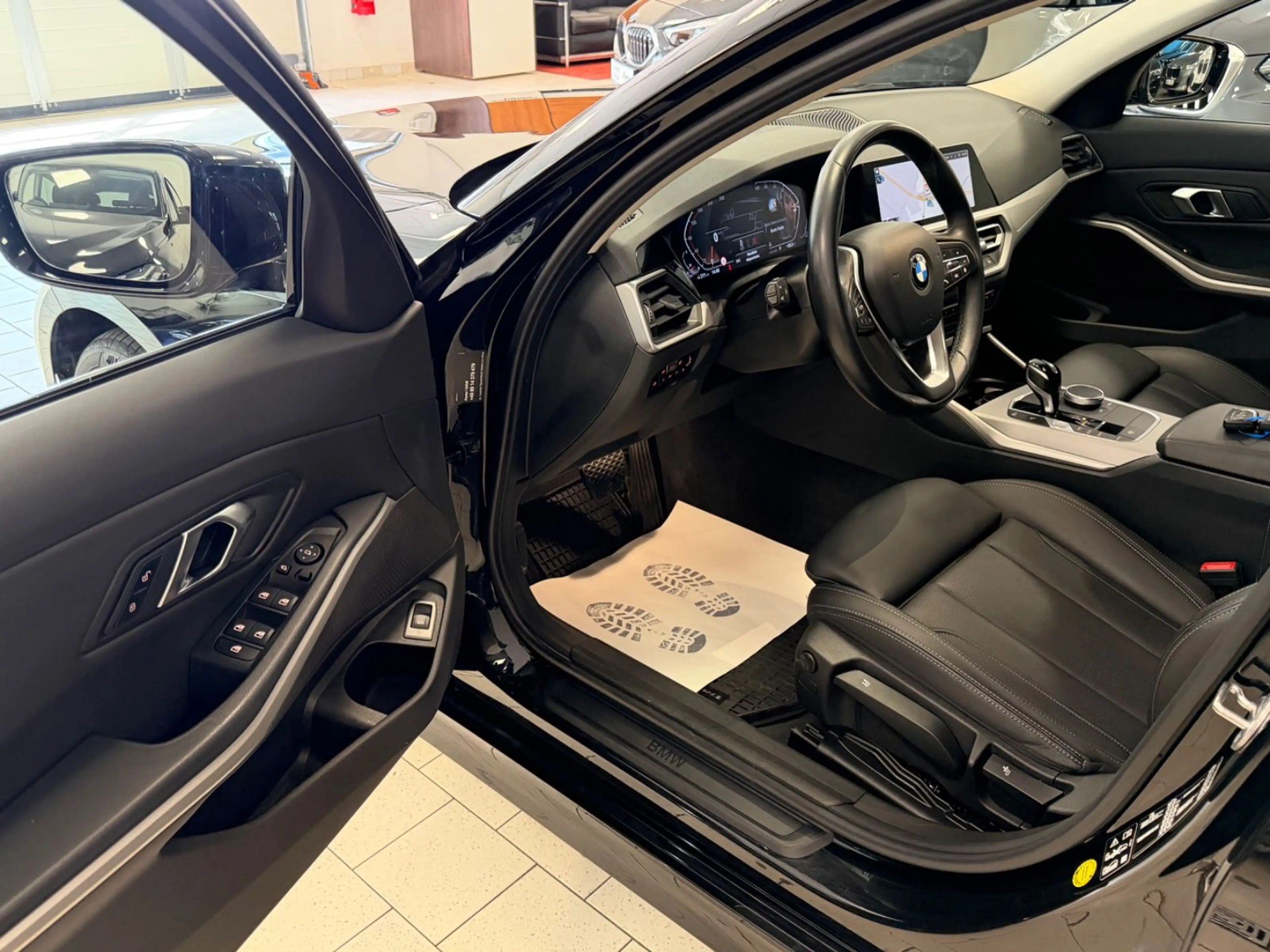 BMW 320 xd Advan/Aut/Navi/SportSitz/SitzHeiz/LED/PDC — photo 12