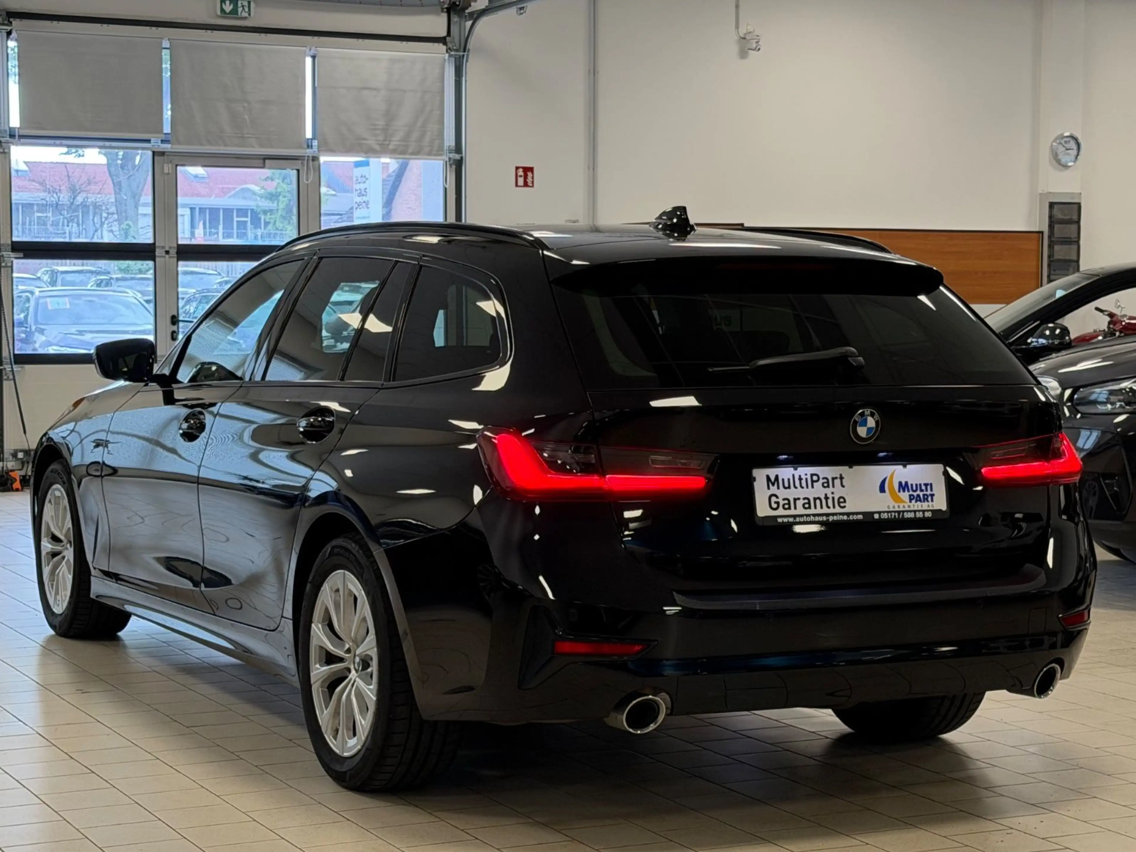 BMW 320 xd Advan/Aut/Navi/SportSitz/SitzHeiz/LED/PDC — photo 2