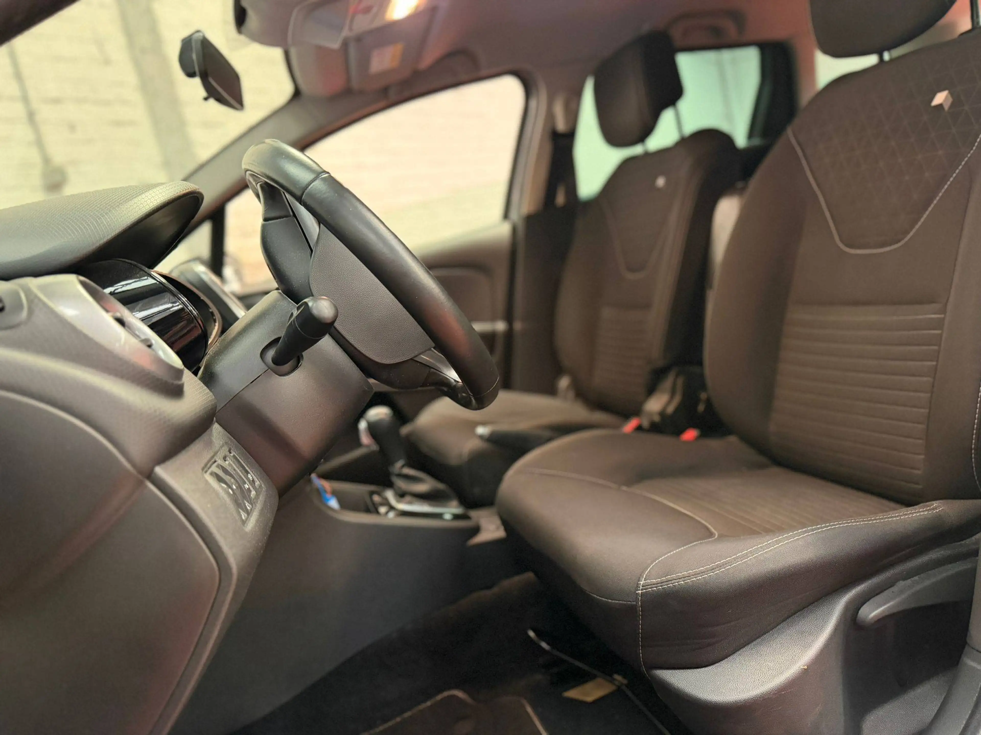 Renault Clio Clio 1.2 TCe Energy Limited EDC / Capt AR. /Cruise/ AC/ ST-STP/ BLTHT/ GPS/ 220€X 60 Mois — photo 5