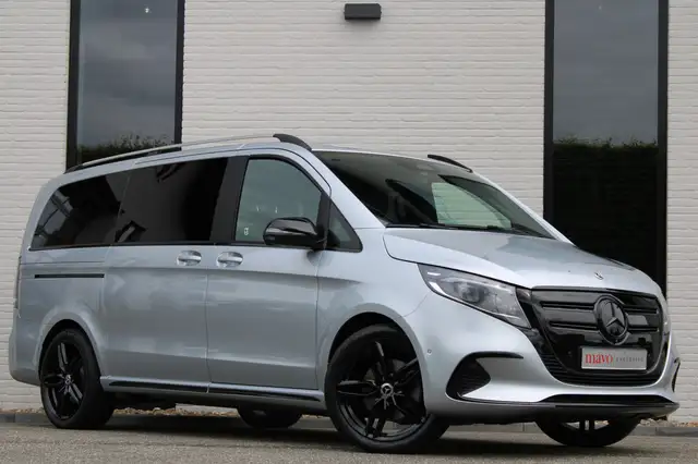 Mercedes-Benz EQV 300 L2 / AMG / Luchtvering / 7-Persoons / Black Editio