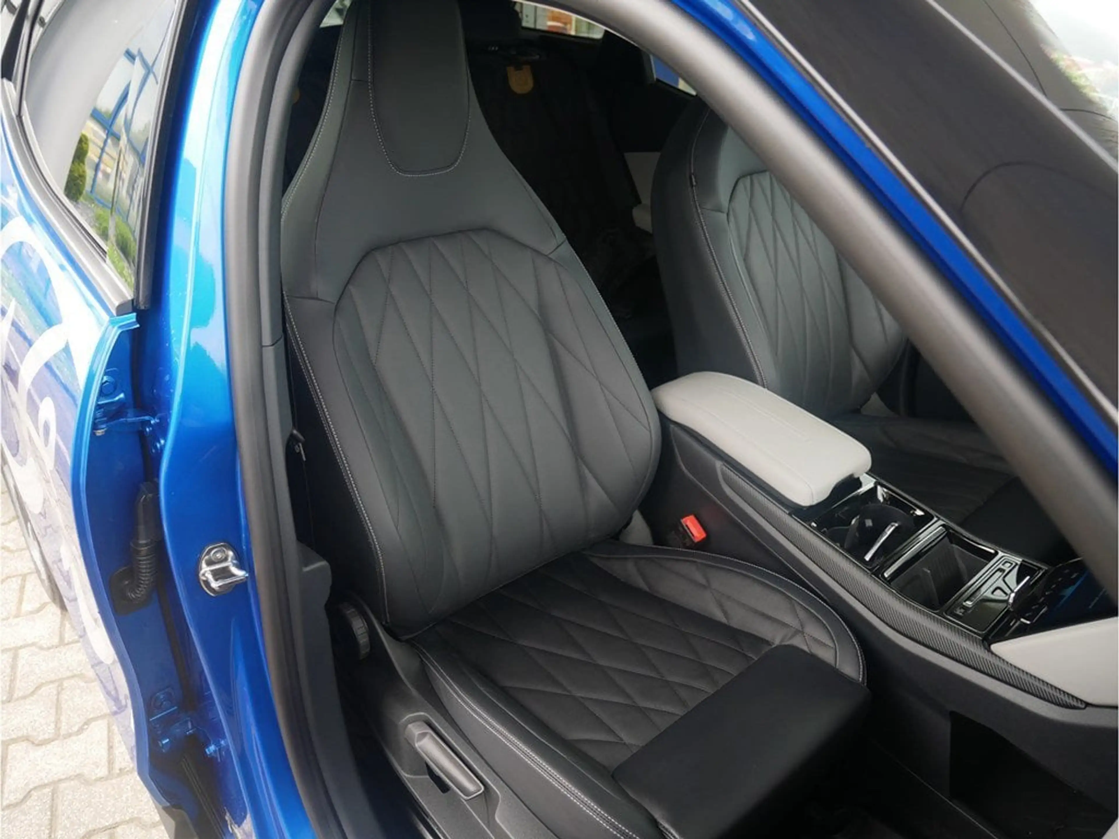 Ford Explorer Explorer Premium 79kWh Extended Range AWD 340ch/250kW - A1 — photo 5