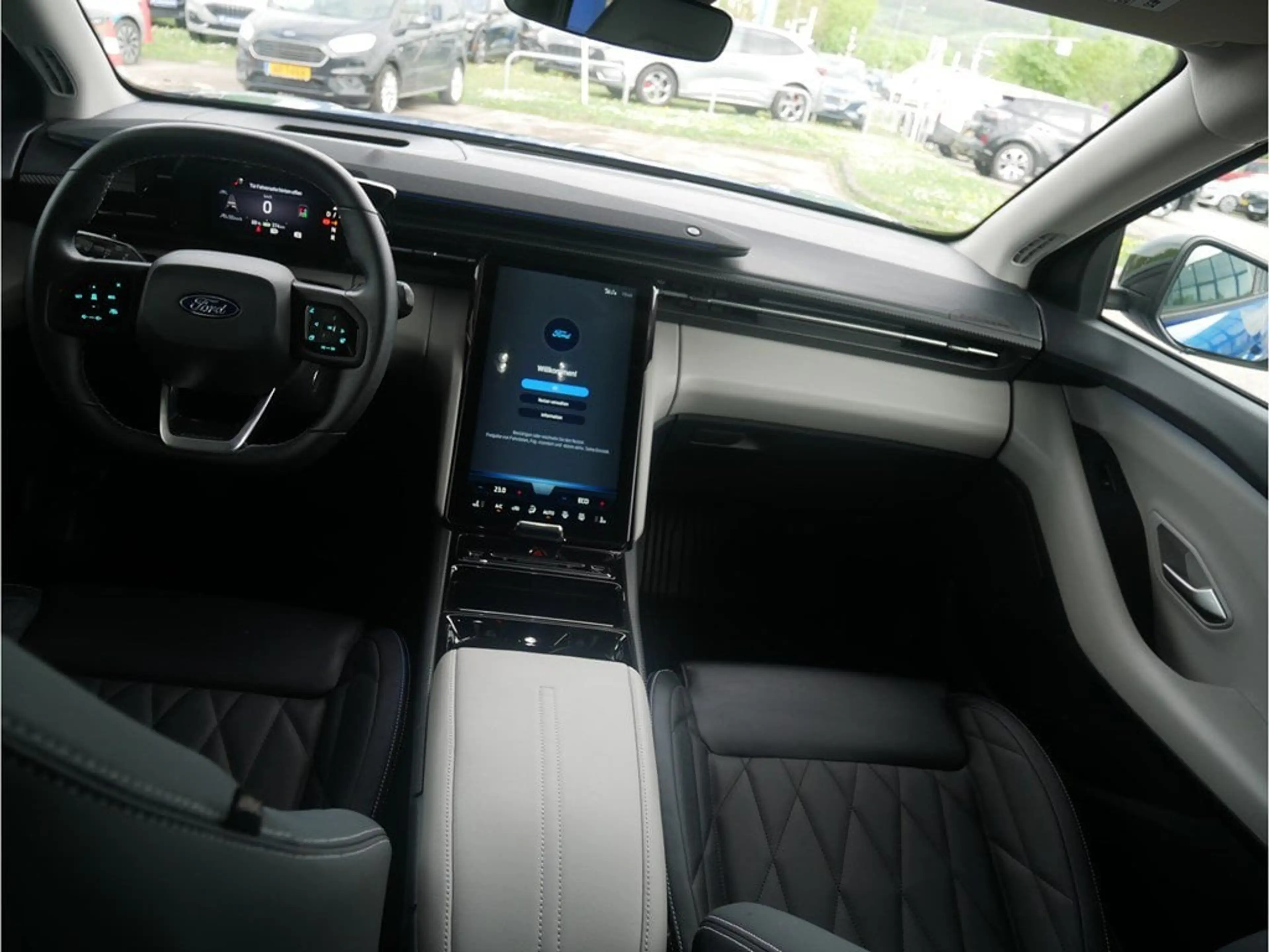 Ford Explorer Explorer Premium 79kWh Extended Range AWD 340ch/250kW - A1 — photo 4
