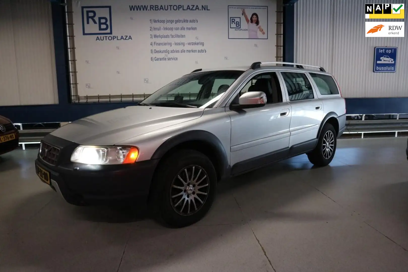 Volvo XC70 2.4 D5 / RIJDT GOED ! Grijs - 1