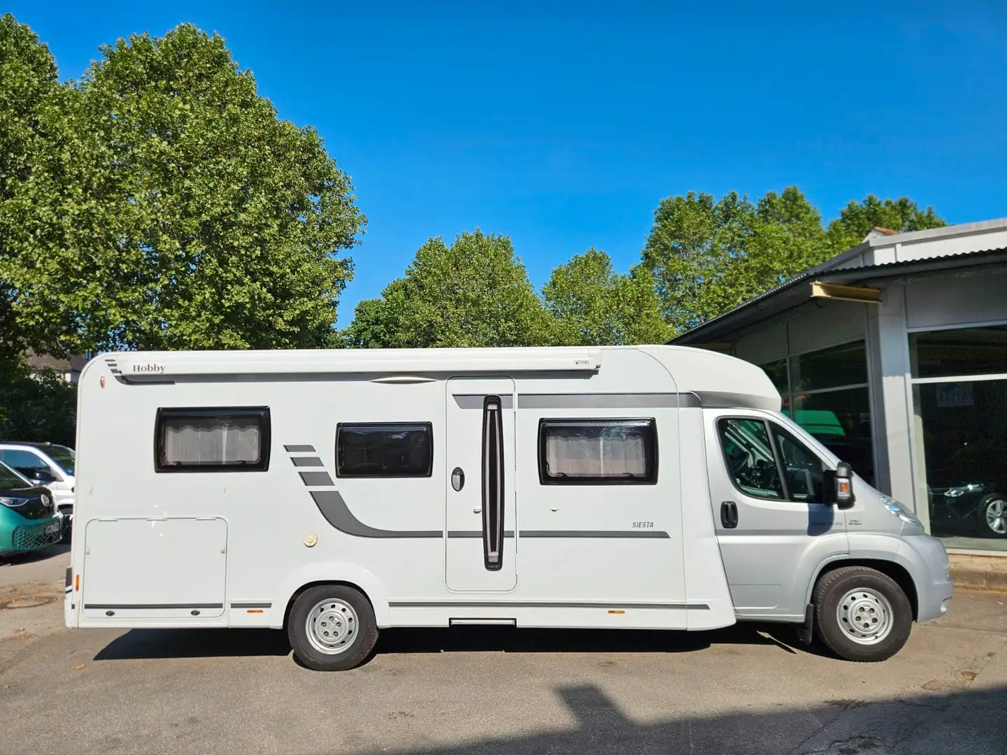 Hobby Siesta T70 HGQ +Hubbett AHK 4,25t.  top Zustand Weiß - 1