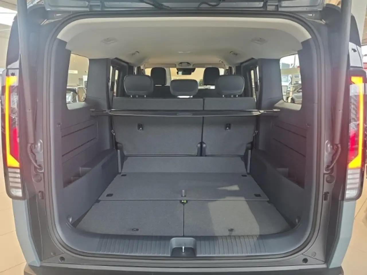 Kia PV5 Passenger ELITE 71.2 kWh NAVI,DAB,360°KAMERA,SITZHZG 12