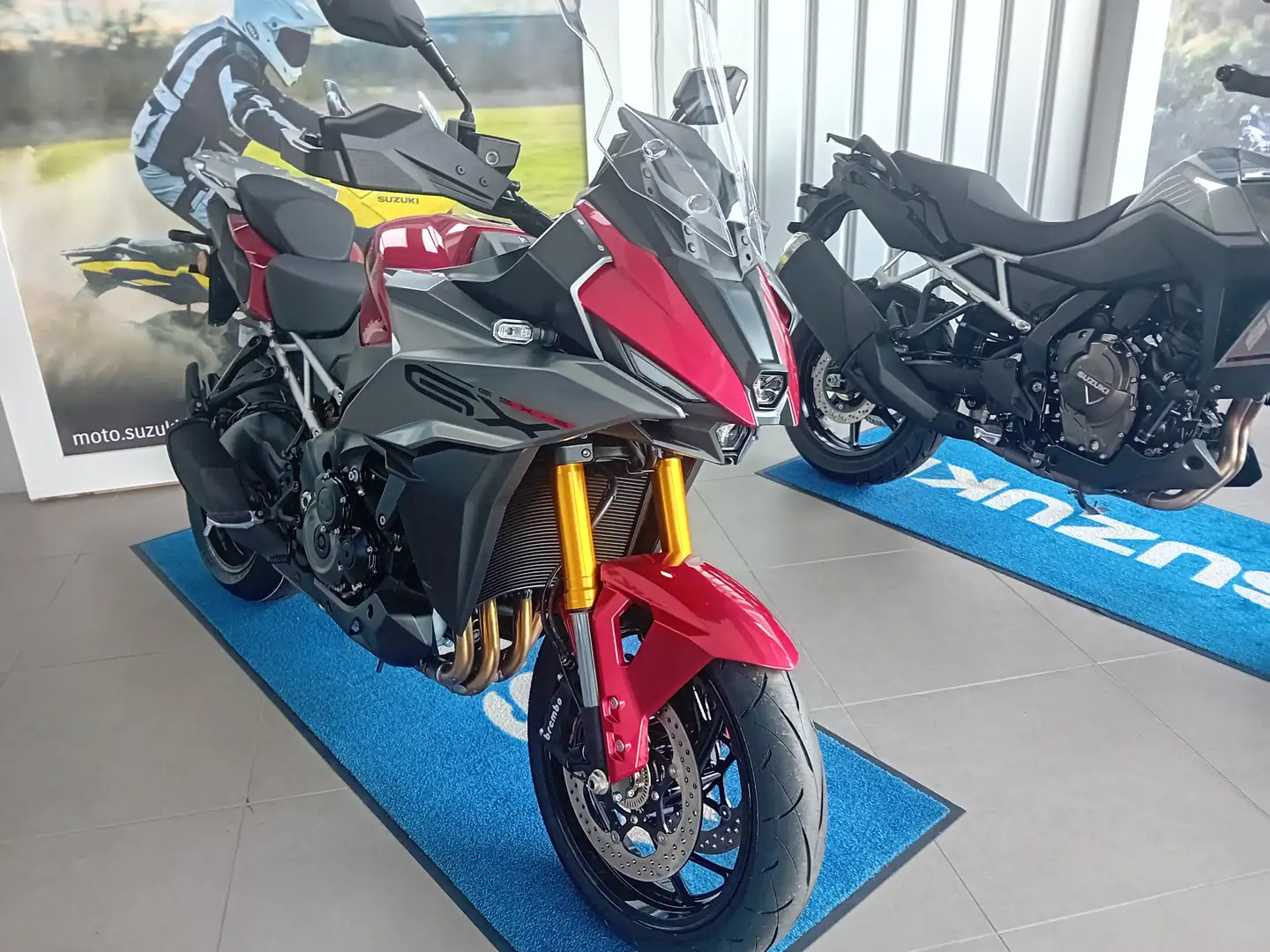 Suzuki GSX-S 1000GX Rosso - 2