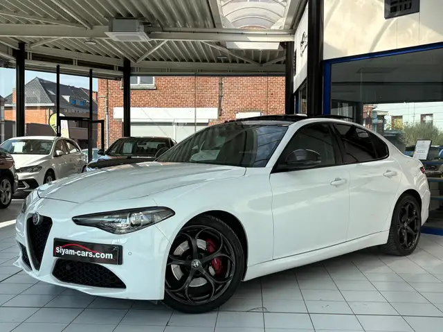 Alfa Romeo Giulia 2.2JTDm *XENON*CUIR*TOIT*GPS*CAMERA*JANTES*SPORT*