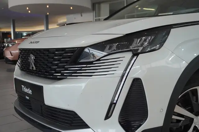 Peugeot 3008 view 4