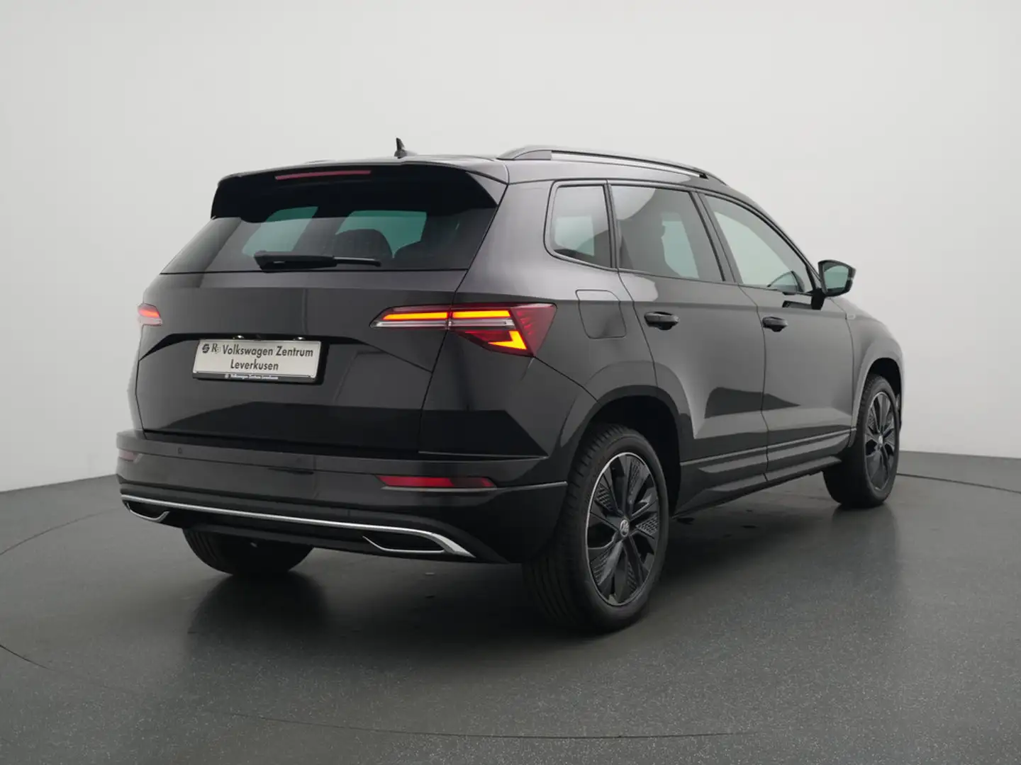 Skoda Karoq 1.5 TSI Sportline MATRIX ACC AHK DCC KA Schwarz - 2
