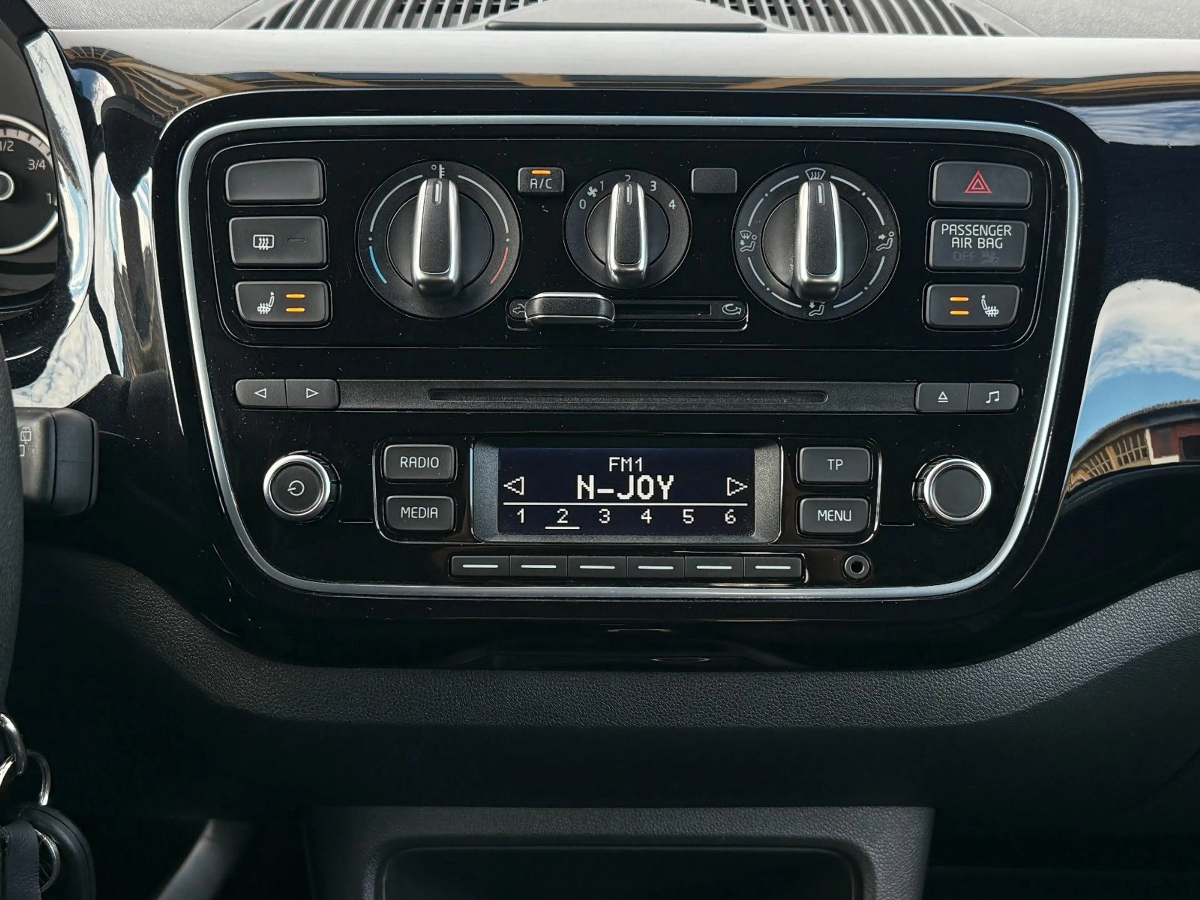 Volkswagen up! club up!Scheckheft*Klima*TÜV NEU* — photo 8