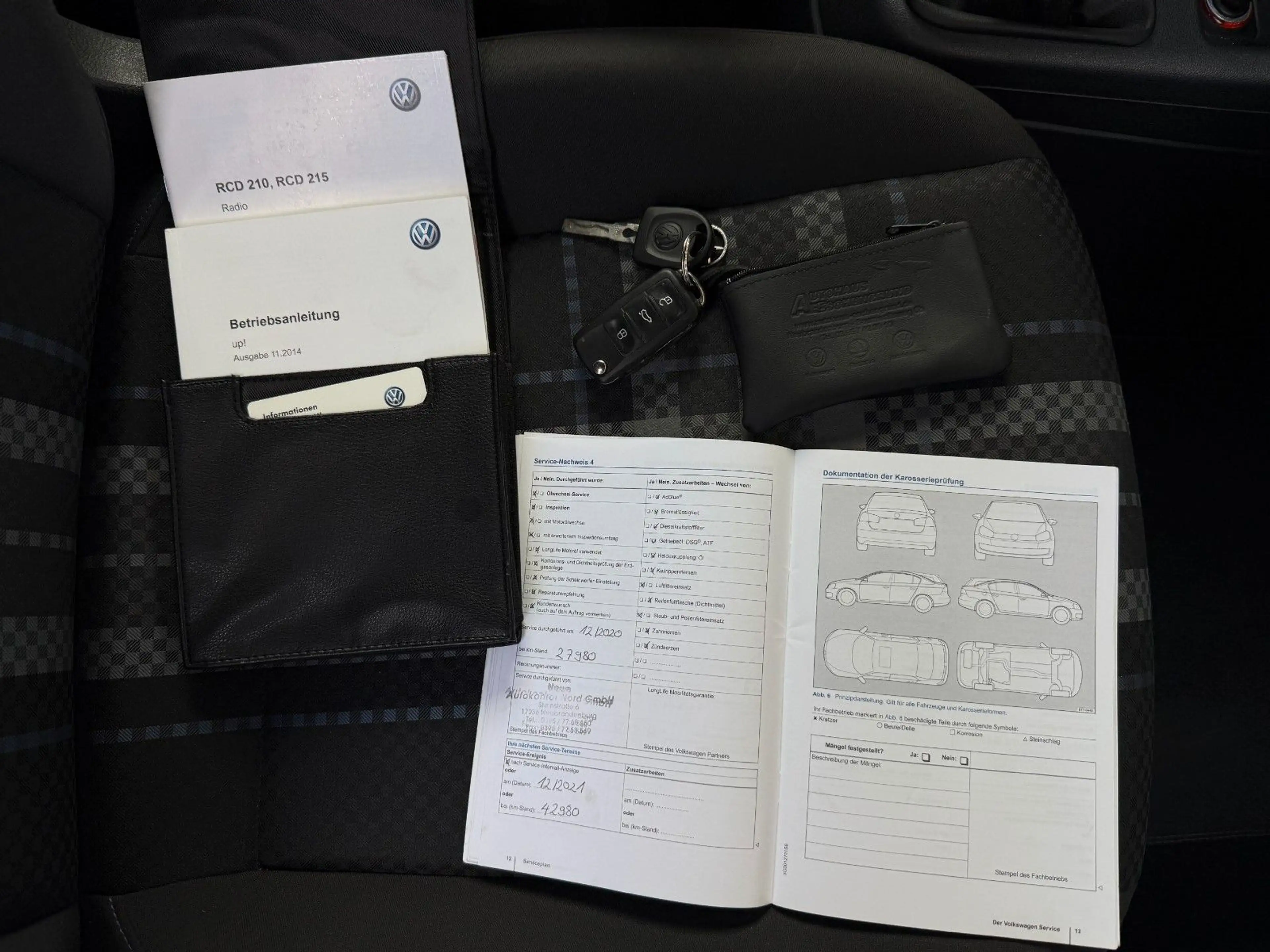 Volkswagen up! club up!Scheckheft*Klima*TÜV NEU* — photo 14