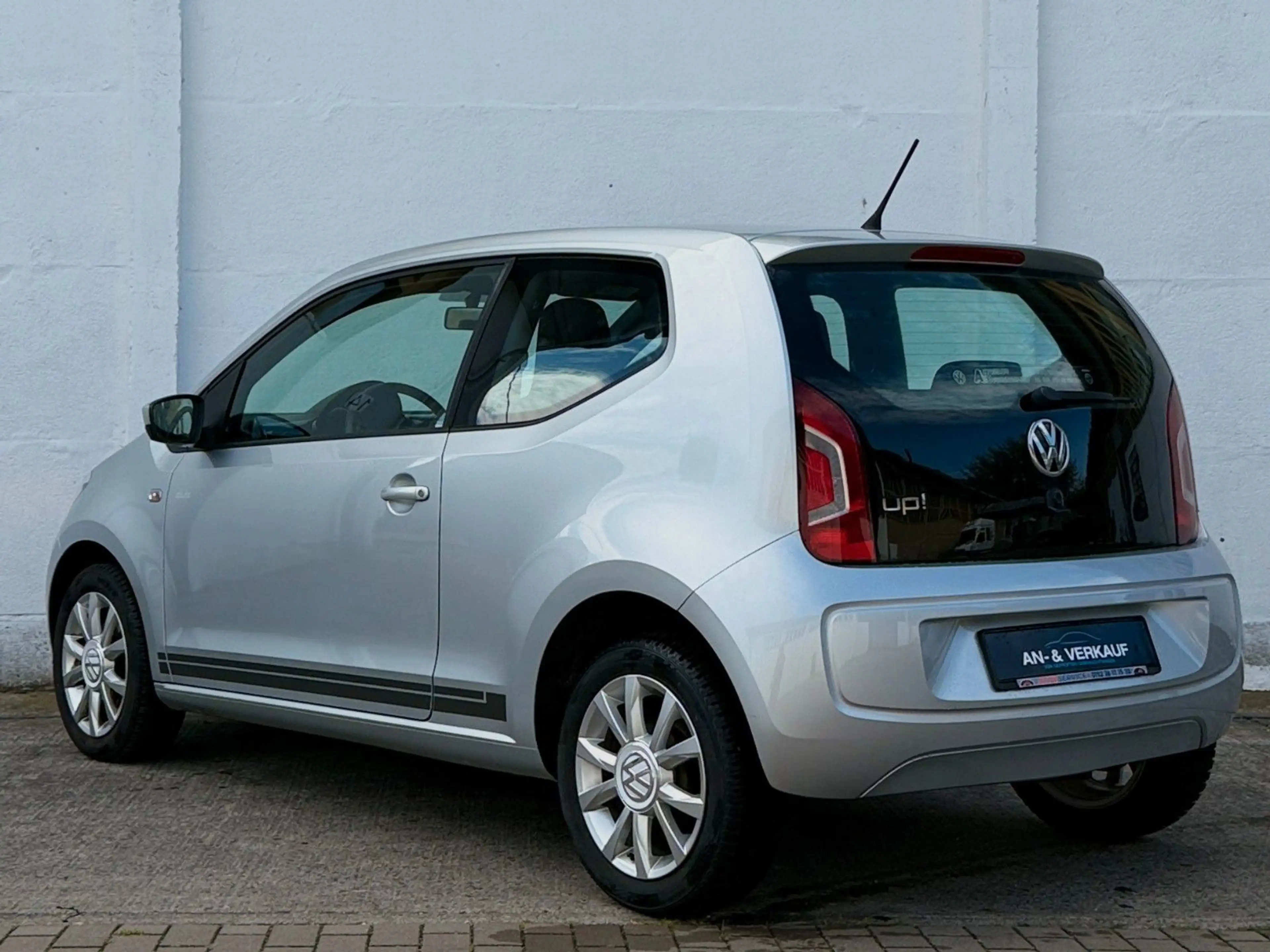 Volkswagen up! club up!Scheckheft*Klima*TÜV NEU* — photo 4