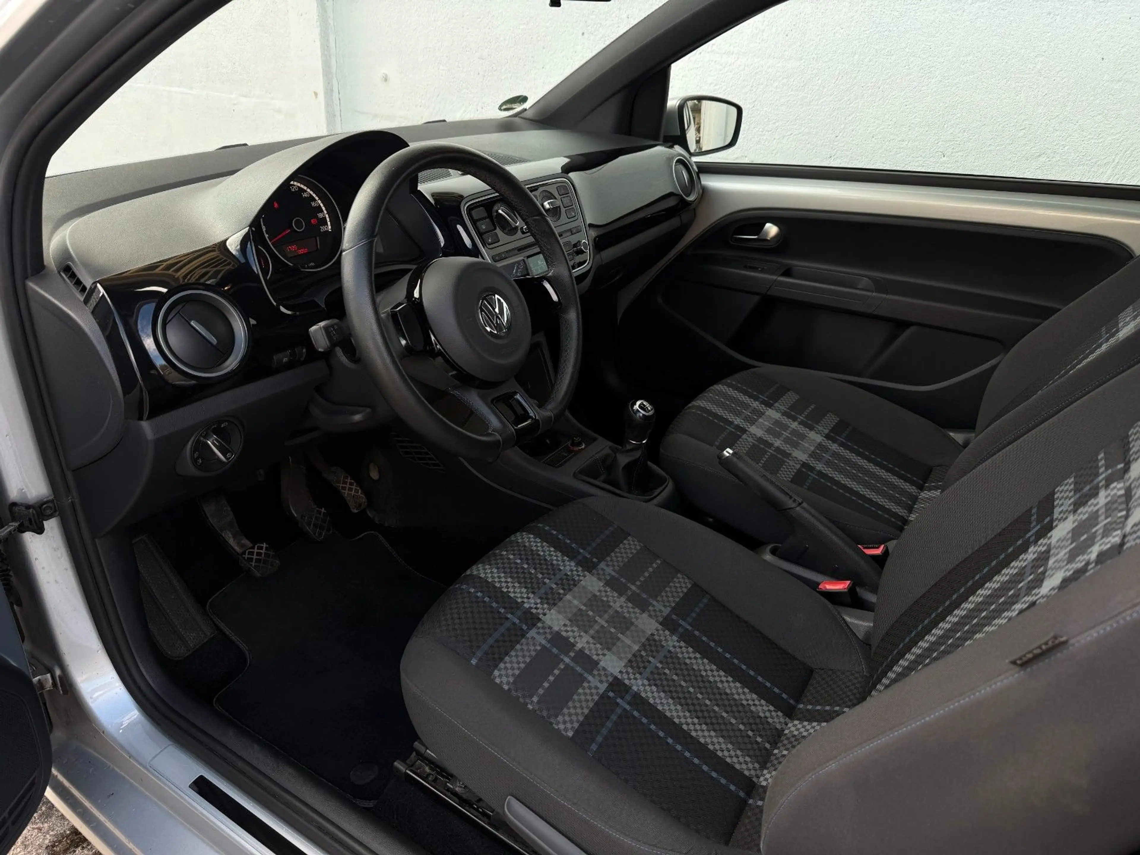 Volkswagen up! club up!Scheckheft*Klima*TÜV NEU* — photo 5