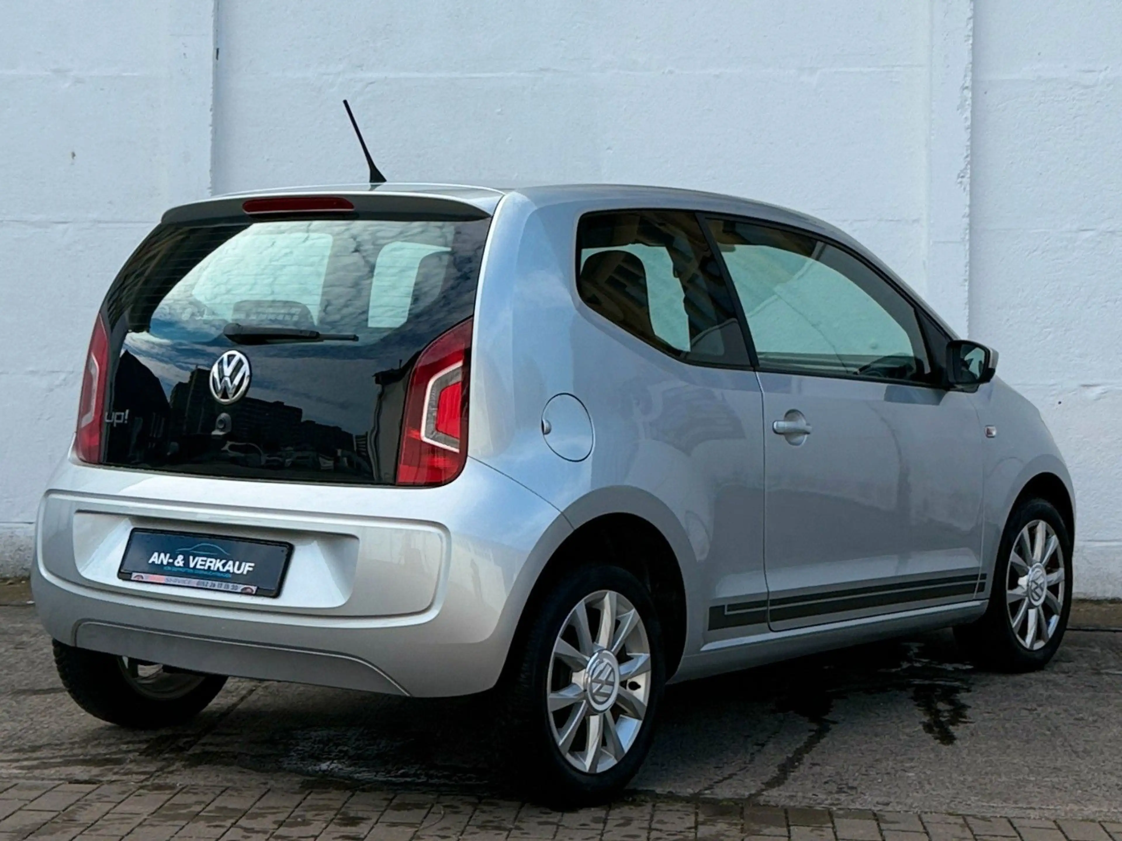 Volkswagen up! club up!Scheckheft*Klima*TÜV NEU* — photo 3