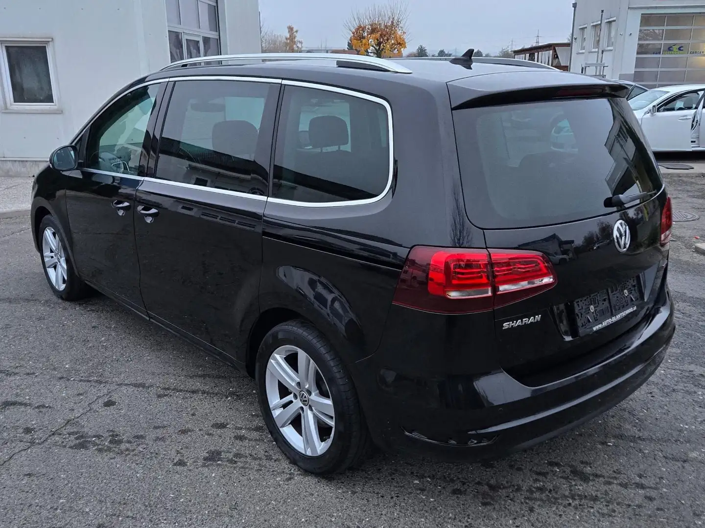 Volkswagen Sharan 4Motion * 7 Sitze * Navi * Rückfahrk. * AHK * Negro - 2