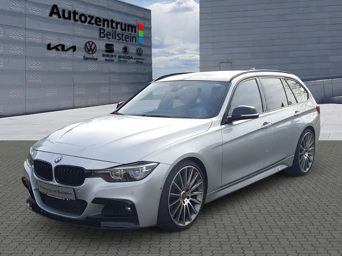 BMW 335 d Touring xDrive MSportShadow AHK Headup Argent - 1
