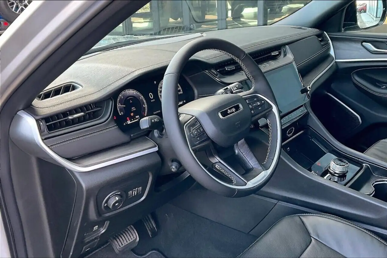 Jeep Grand Cherokee снимка Jeep Grand Cherokee