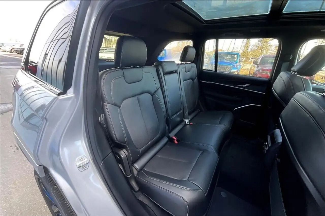 Jeep Grand Cherokee снимка Jeep Grand Cherokee