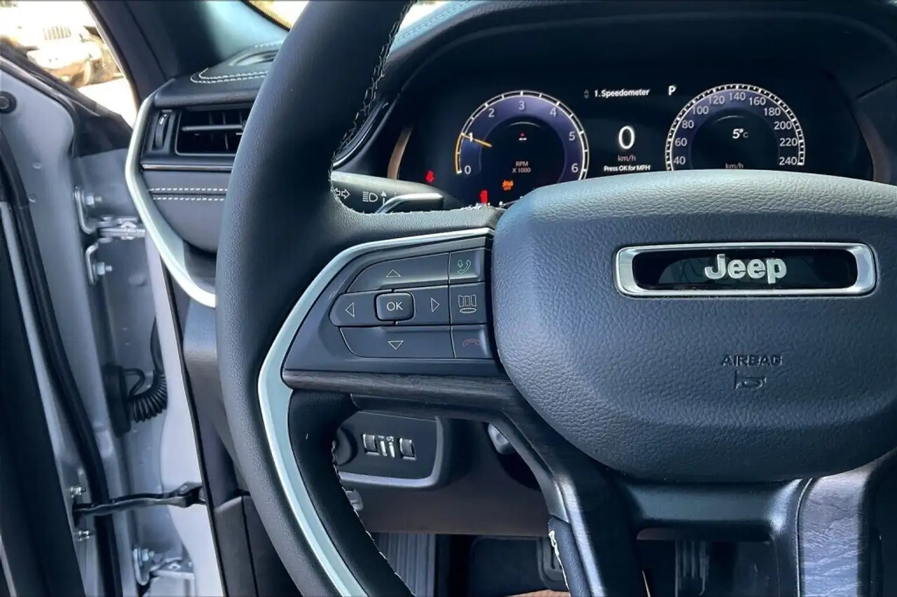 Jeep Grand Cherokee снимка Jeep Grand Cherokee