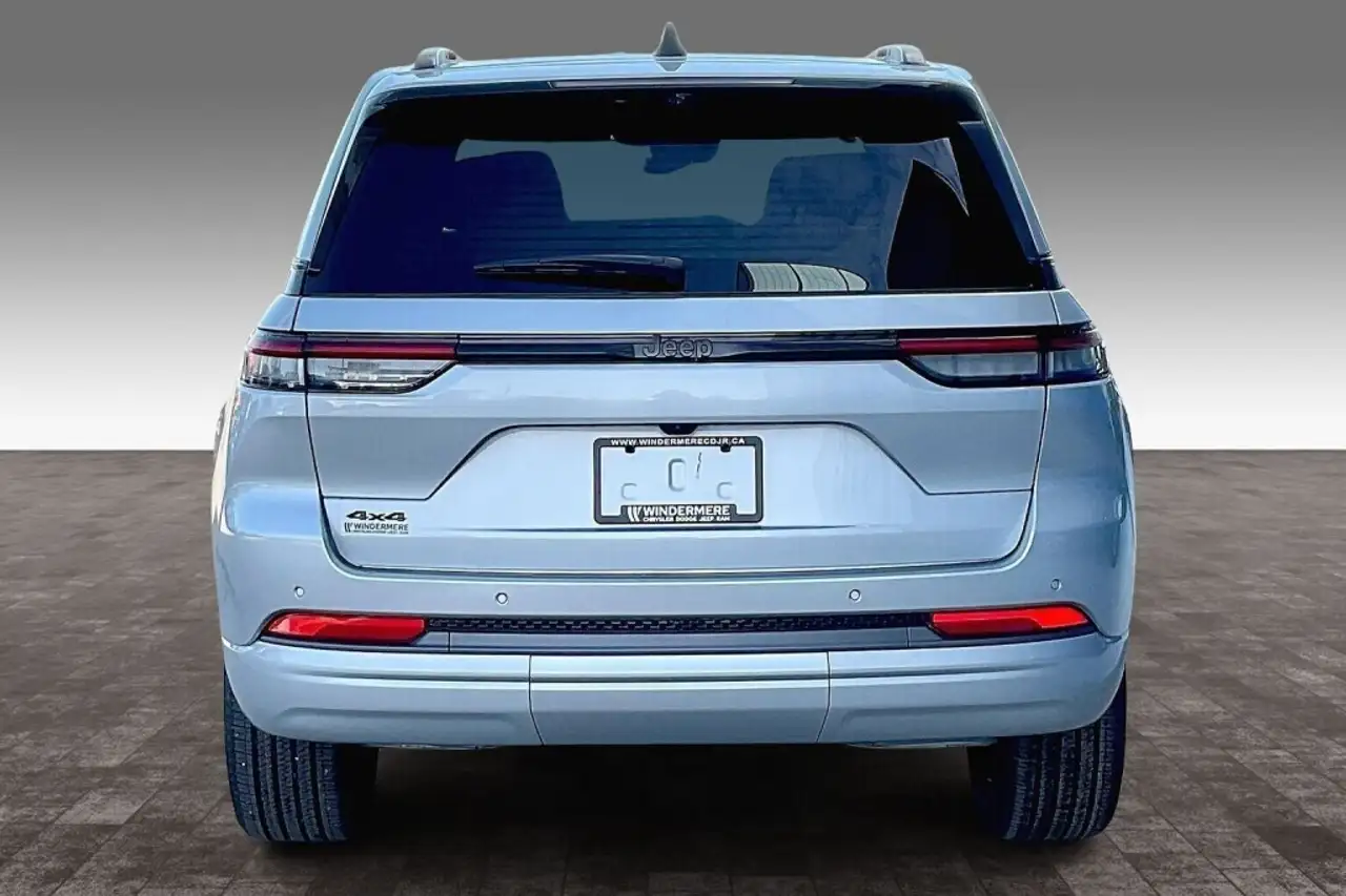 Jeep Grand Cherokee снимка Jeep Grand Cherokee