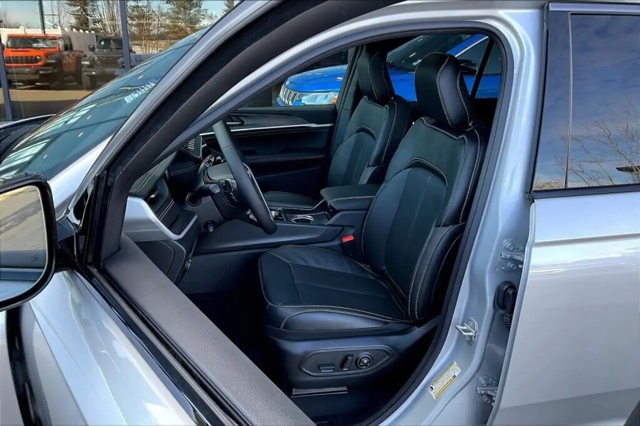 Jeep Grand Cherokee снимка Jeep Grand Cherokee