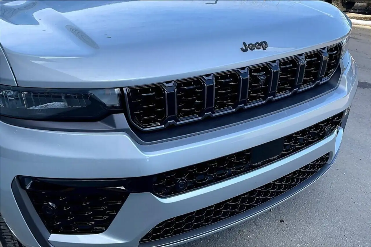 Jeep Grand Cherokee снимка Jeep Grand Cherokee