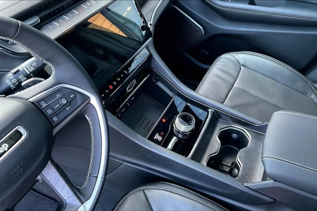 Jeep Grand Cherokee снимка Jeep Grand Cherokee
