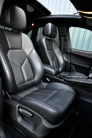 Porsche Macan view 12