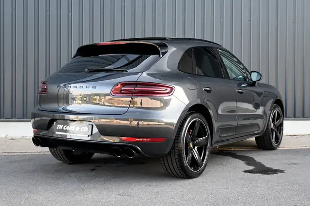 Porsche Macan view 4