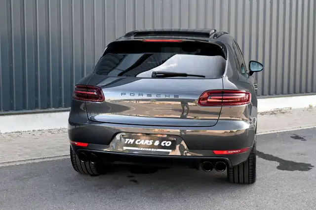 Porsche Macan view 8