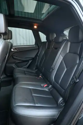 Porsche Macan view 14