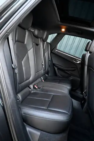 Porsche Macan view 13